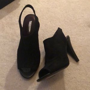 BCBGeneration size 7 suede heels